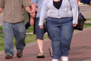 obese-people-walking
